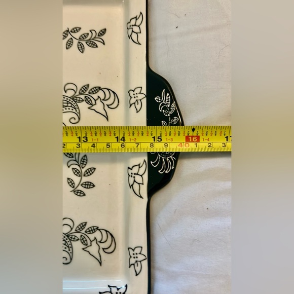 Baum serving tray. 9 5/8” x 15 5/8” Black & White design - Picture 10 of 14